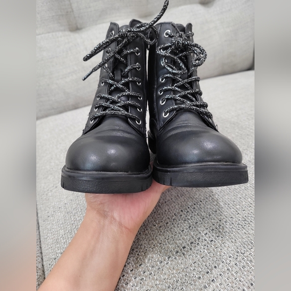 Magellan Outdoors black girls size 2 boots - Picture 10 of 12